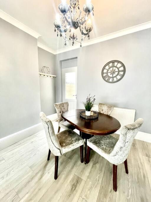 Spacious Modern Victorian House In Rochester Wainscot ภายนอก รูปภาพ