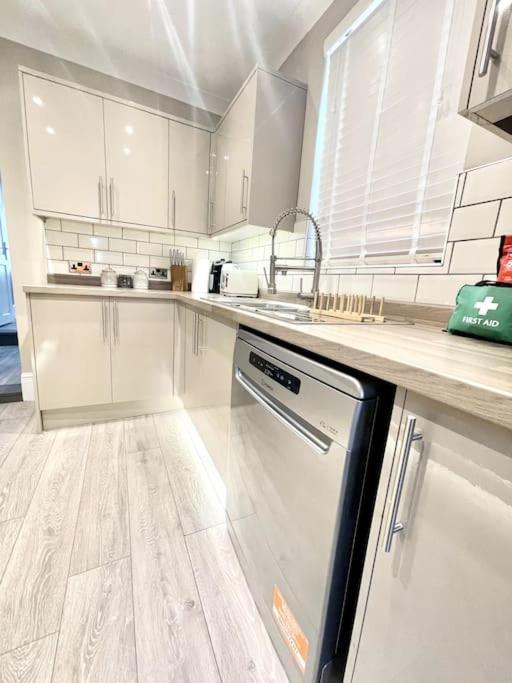 Spacious Modern Victorian House In Rochester Wainscot ภายนอก รูปภาพ